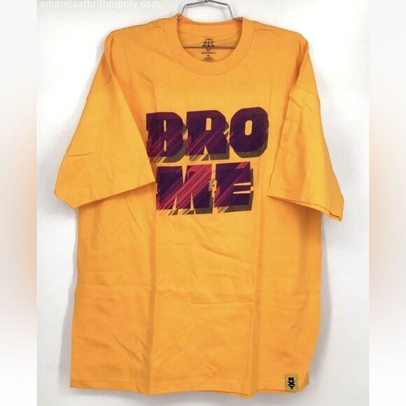 WWE Men's T-Shirt XL Multicolor Graphic NWT - Picture 1 of 2